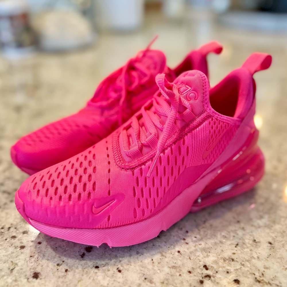 LIKE NEW! Girls/Women’s Nike Air Max 270 running shoes Size 5.5